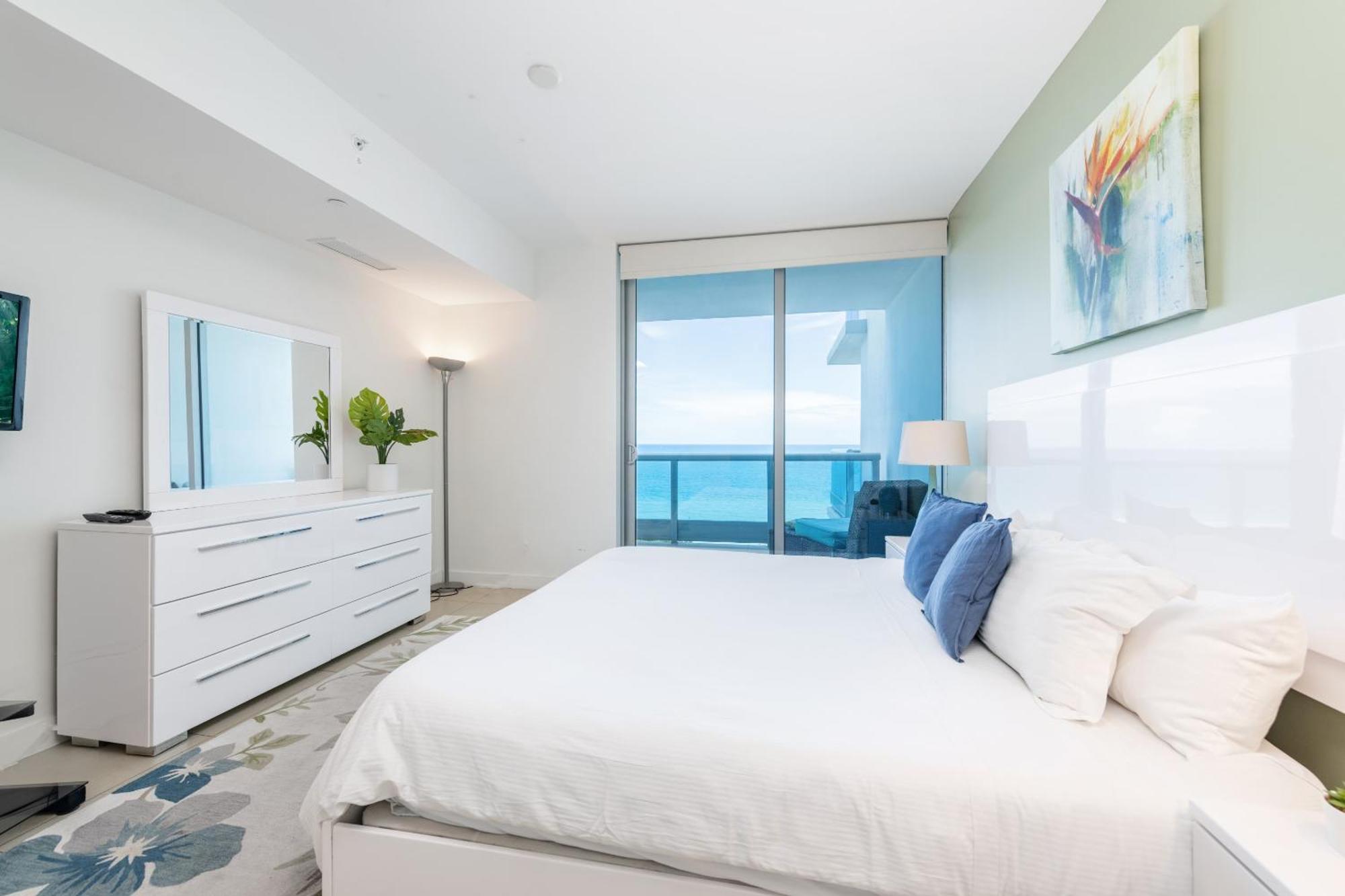 Bluebird Suites Monte Carlo Miami Beach Room photo